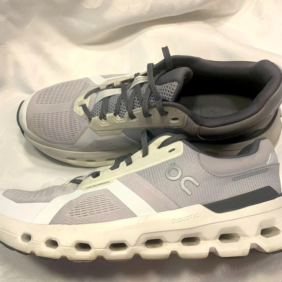 on cloud Shoes - Women’s on cloud runners 2 Road running shoes, Frost-mesh size 10 1/2